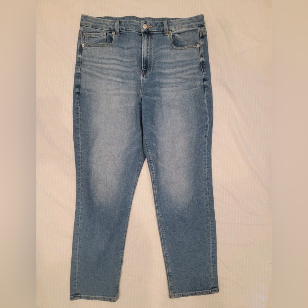 Women's 16 Reg American Eagle Stretch jeans: Curvy Mom Jean fit, Medium Wash